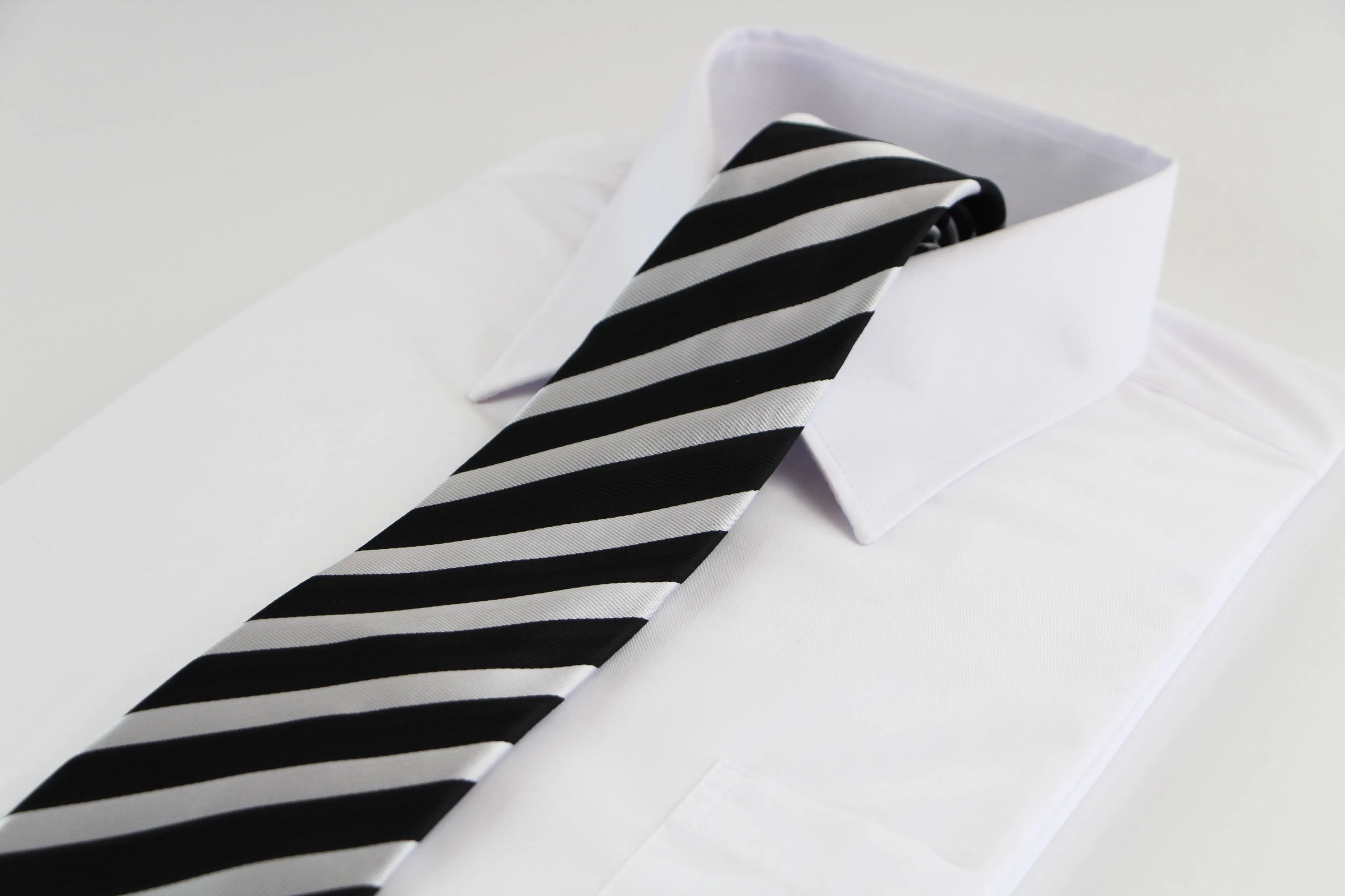 Mens Black & Grey Striped Patterned 8cm Neck Tie