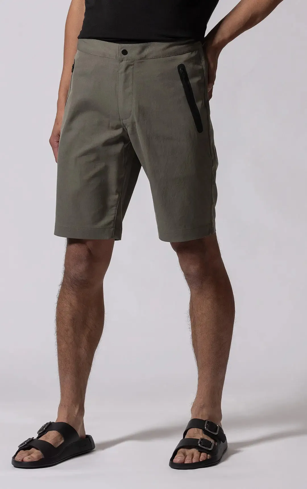 PERFORMANCE TWILL SHORT